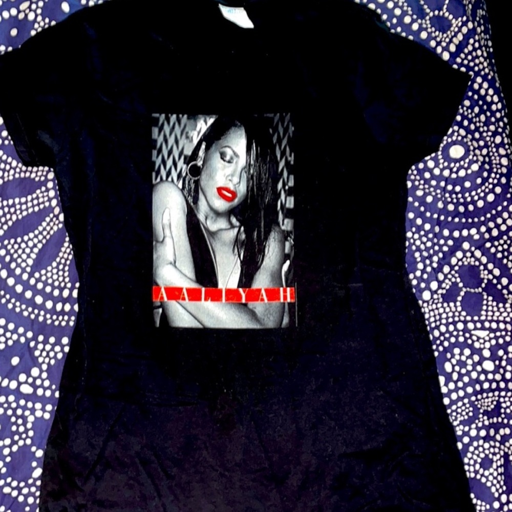 Aaliyah Red Lips Black Short Sleeve Shirt